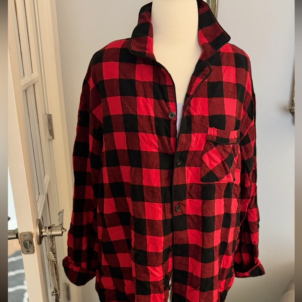 Wondershop at Target Men’s Red and Black Plaid Flannel Sleepwear Button-Up Shirt